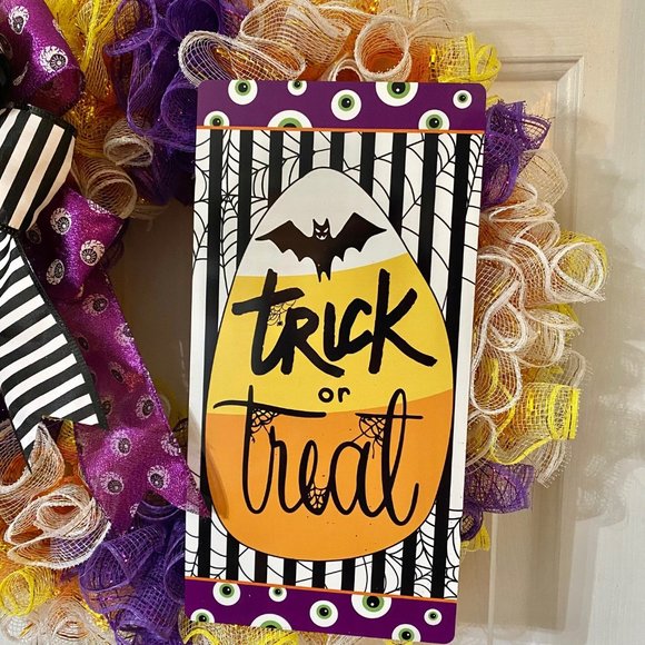 Trick or Treat Halloween Wreath! - Picture 2 of 4